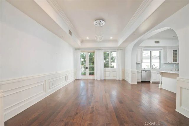 558 Hillgreen Drive 207, Beverly Hills, CA 90212