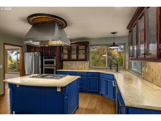 1492 BRAEMAR Dr, West Linn, OR 97068