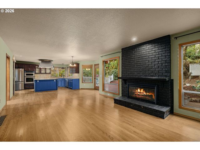 1492 BRAEMAR Dr, West Linn, OR 97068