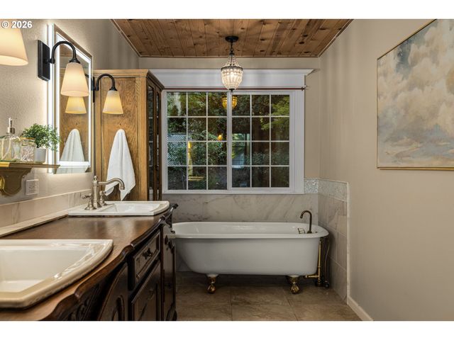 1492 BRAEMAR Dr, West Linn, OR 97068