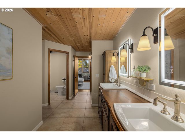 1492 BRAEMAR Dr, West Linn, OR 97068