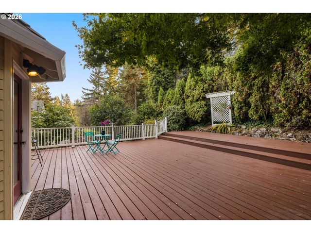 1492 BRAEMAR Dr, West Linn, OR 97068