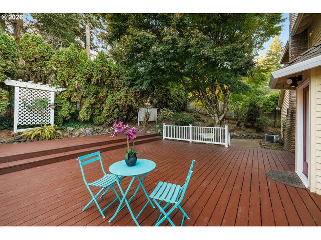 1492 BRAEMAR Dr, West Linn, OR 97068