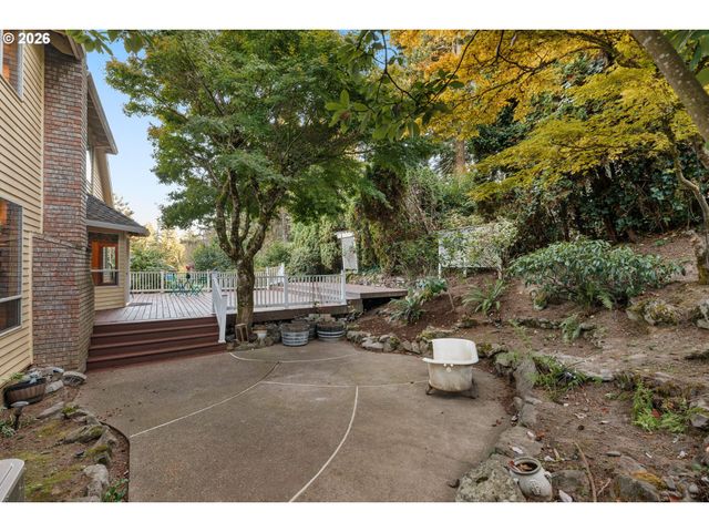 1492 BRAEMAR Dr, West Linn, OR 97068