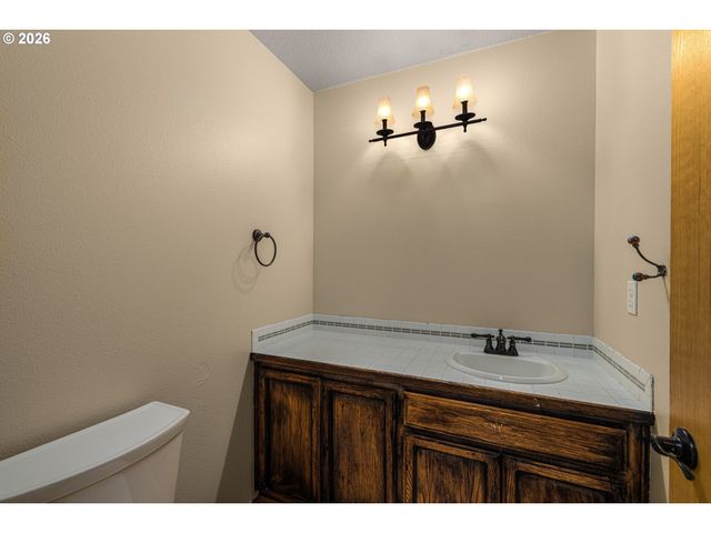 1492 BRAEMAR Dr, West Linn, OR 97068