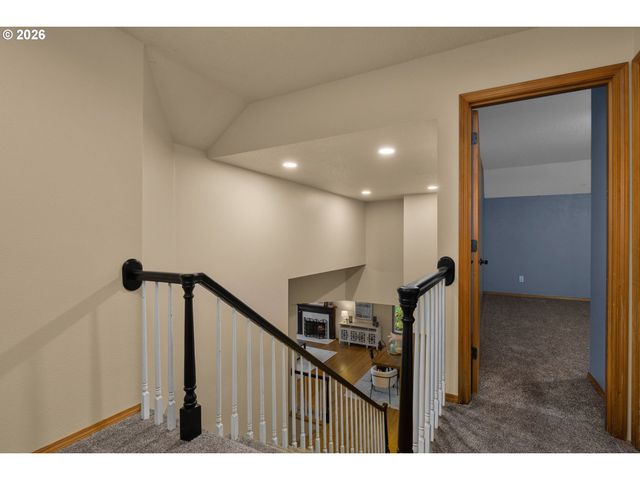 1492 BRAEMAR Dr, West Linn, OR 97068