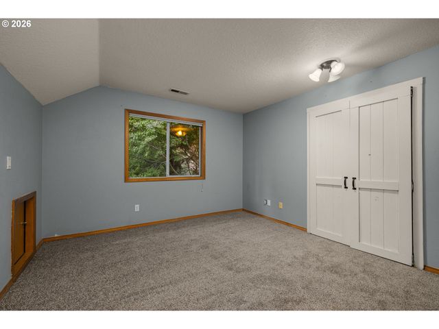 1492 BRAEMAR Dr, West Linn, OR 97068