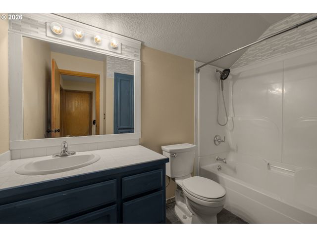 1492 BRAEMAR Dr, West Linn, OR 97068