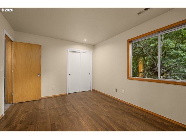 1492 BRAEMAR Dr, West Linn, OR 97068