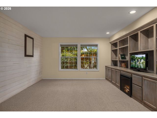 1492 BRAEMAR Dr, West Linn, OR 97068