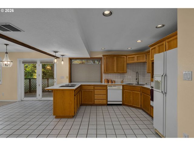 1492 BRAEMAR Dr, West Linn, OR 97068