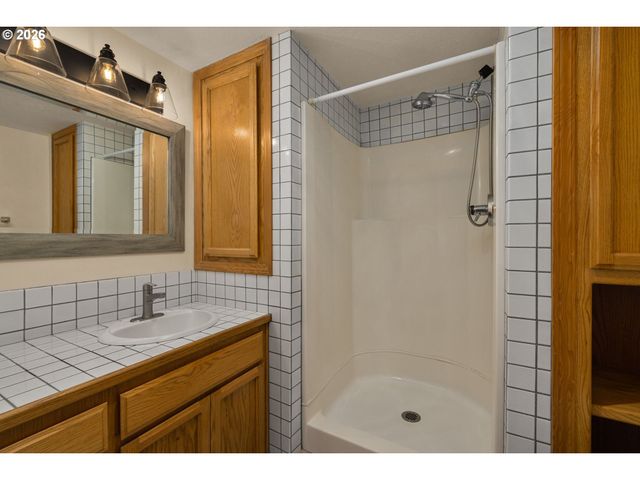 1492 BRAEMAR Dr, West Linn, OR 97068