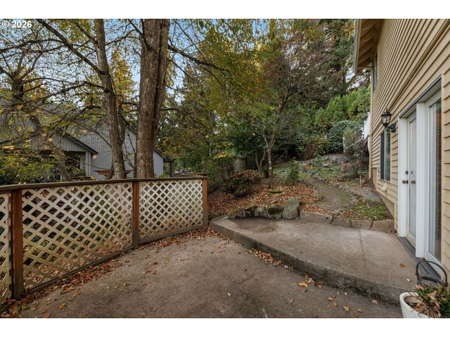 1492 BRAEMAR Dr, West Linn, OR 97068