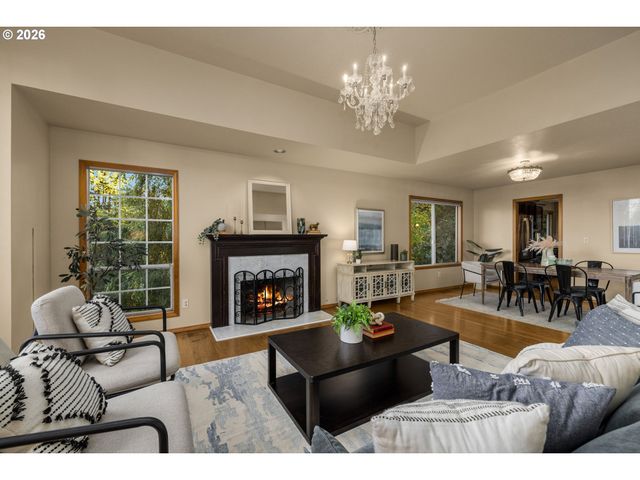 1492 BRAEMAR Dr, West Linn, OR 97068