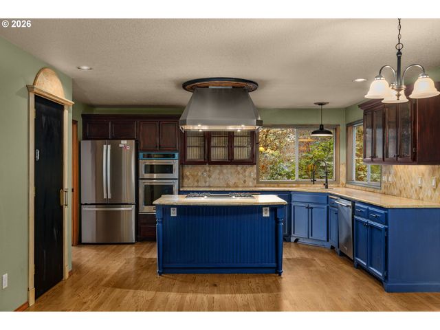 1492 BRAEMAR Dr, West Linn, OR 97068