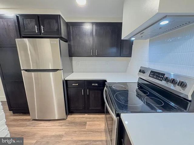 2113 GREEN ST #1F, Philadelphia, PA 19130