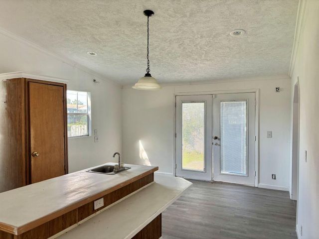 2420 Bonito Dr, Lake Charles, LA 70605