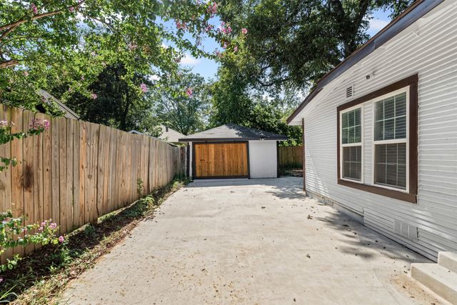 709 N Buffalo Avenue, Cleburne, TX 76033