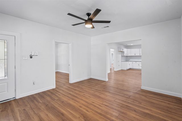 709 N Buffalo Avenue, Cleburne, TX 76033