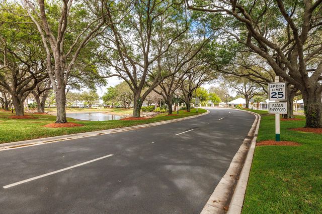 1560 SW Waterfall Boulevard, Palm City, FL 34990