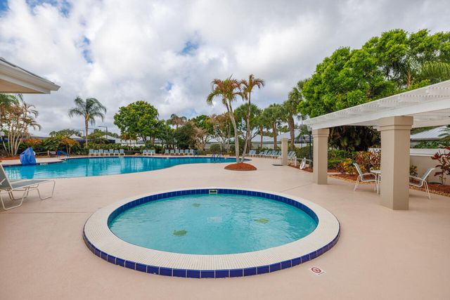 1560 SW Waterfall Boulevard, Palm City, FL 34990