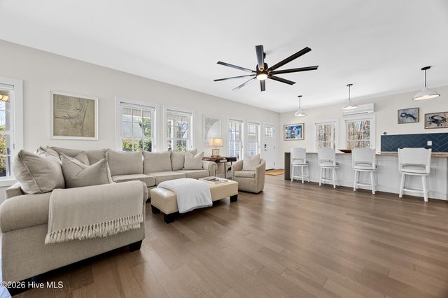 209 Sand Dollar Lane, Hampstead, NC 28443