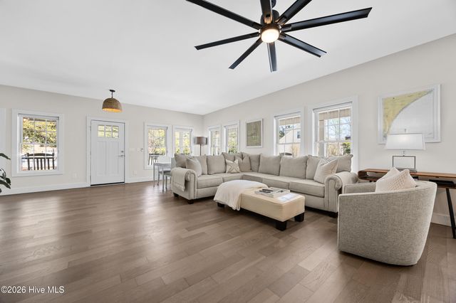 209 Sand Dollar Lane, Hampstead, NC 28443