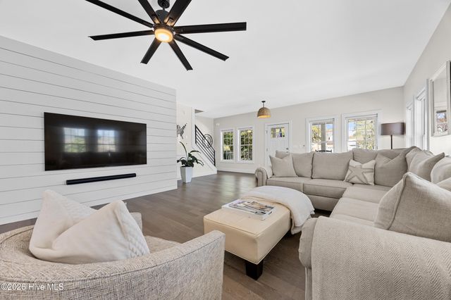 209 Sand Dollar Lane, Hampstead, NC 28443