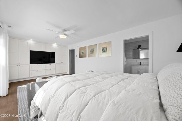 209 Sand Dollar Lane, Hampstead, NC 28443