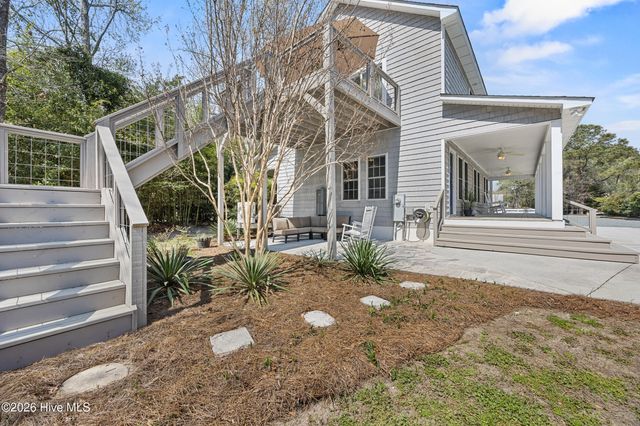 209 Sand Dollar Lane, Hampstead, NC 28443