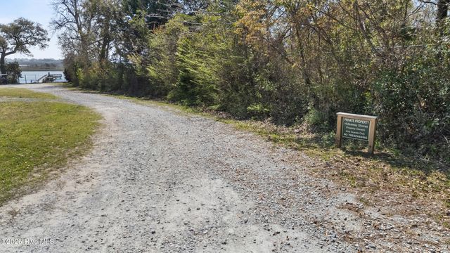 209 Sand Dollar Lane, Hampstead, NC 28443