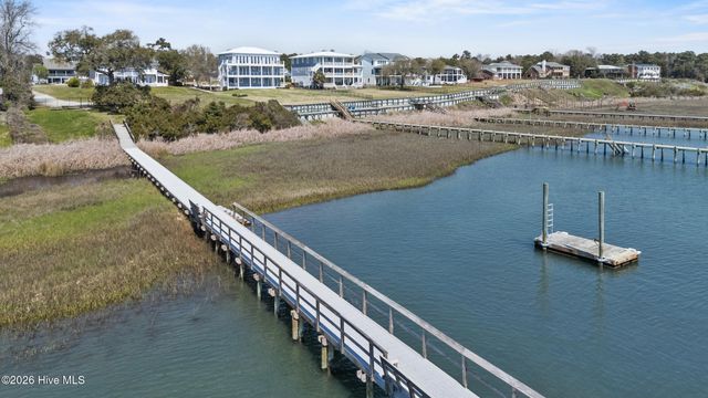 209 Sand Dollar Lane, Hampstead, NC 28443