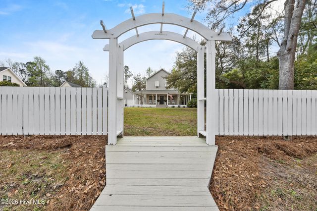 209 Sand Dollar Lane, Hampstead, NC 28443