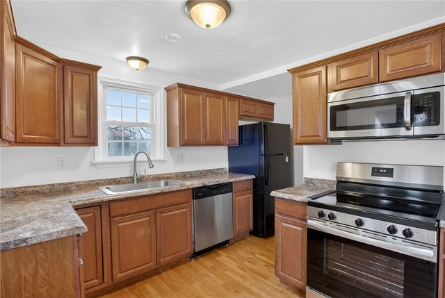 335 E Pike St, Houston, PA 15342