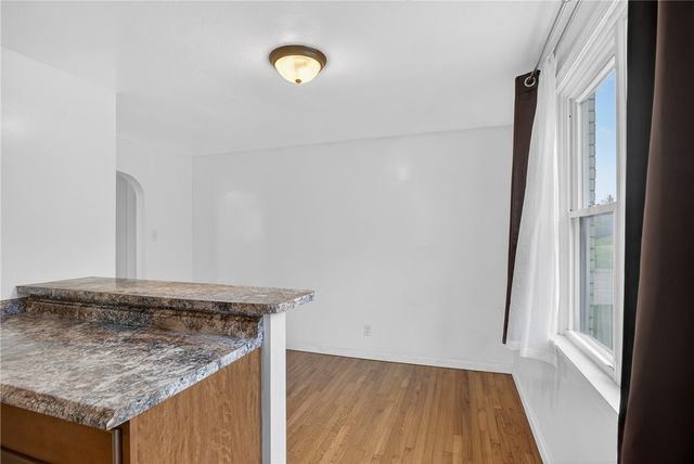 335 E Pike St, Houston, PA 15342