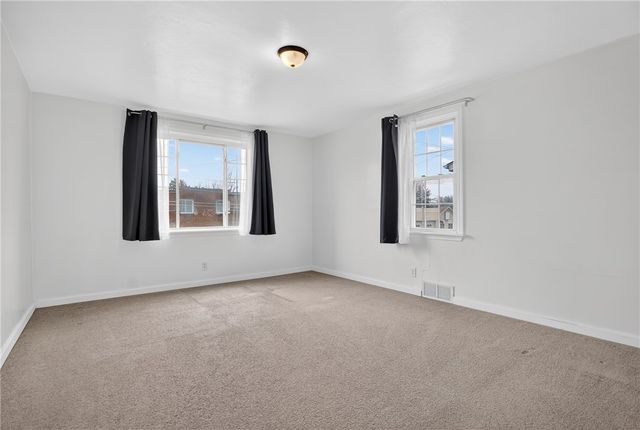 335 E Pike St, Houston, PA 15342