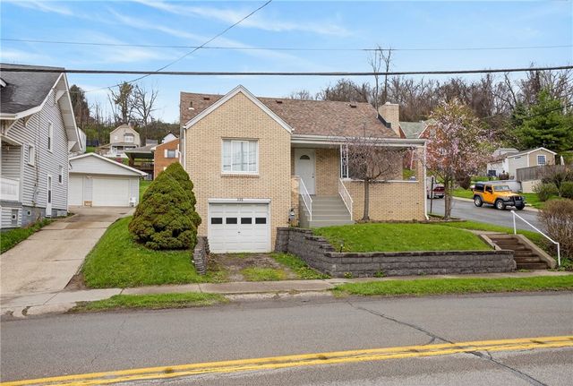 335 E Pike St, Houston, PA 15342