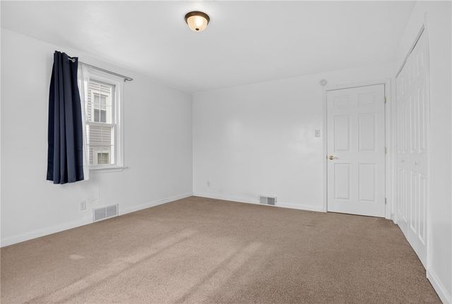 335 E Pike St, Houston, PA 15342