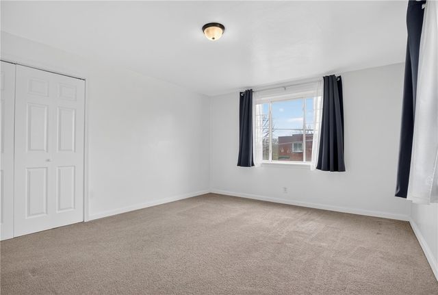 335 E Pike St, Houston, PA 15342