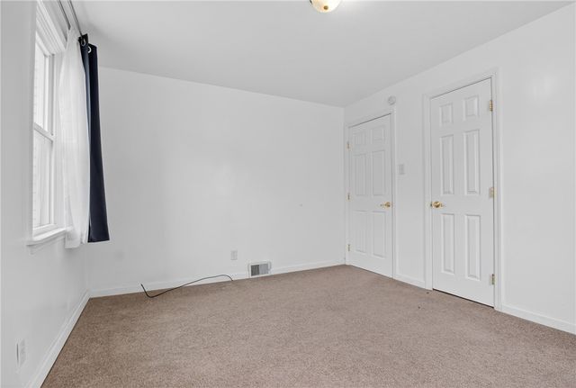 335 E Pike St, Houston, PA 15342