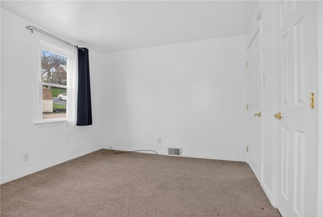 335 E Pike St, Houston, PA 15342