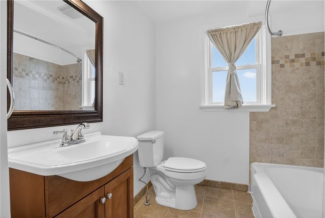 335 E Pike St, Houston, PA 15342