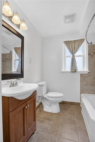 335 E Pike St, Houston, PA 15342