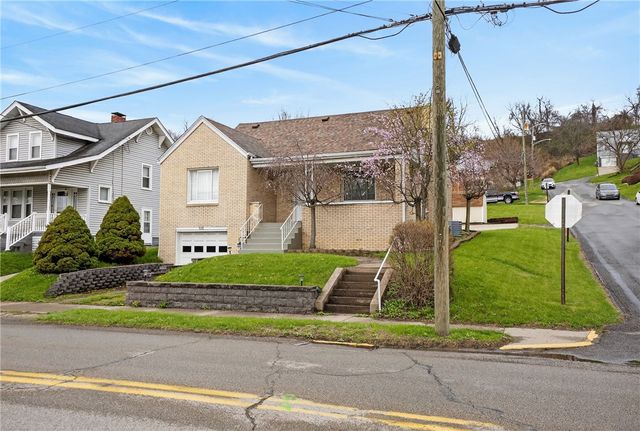 335 E Pike St, Houston, PA 15342