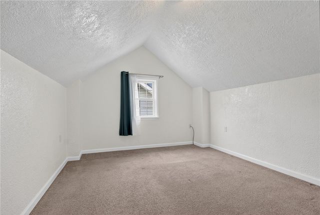 335 E Pike St, Houston, PA 15342