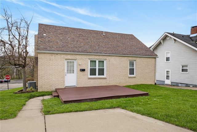 335 E Pike St, Houston, PA 15342