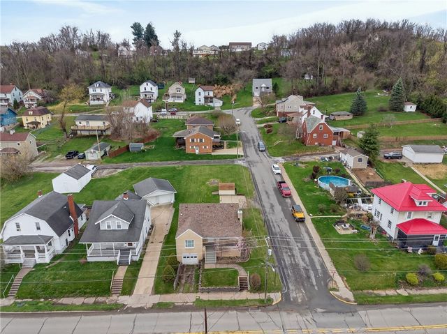 335 E Pike St, Houston, PA 15342