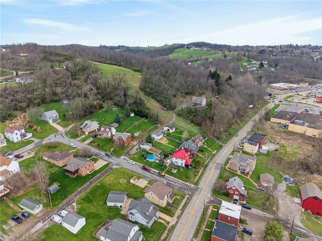 335 E Pike St, Houston, PA 15342