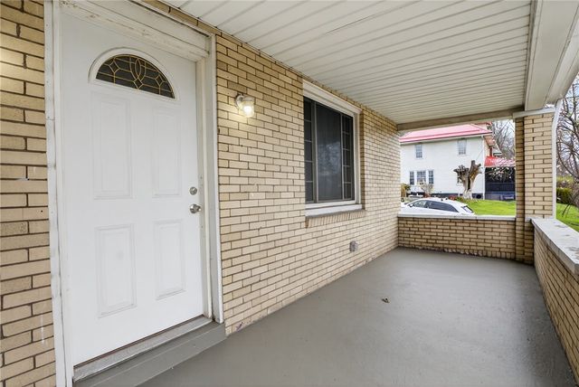 335 E Pike St, Houston, PA 15342