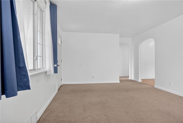 335 E Pike St, Houston, PA 15342